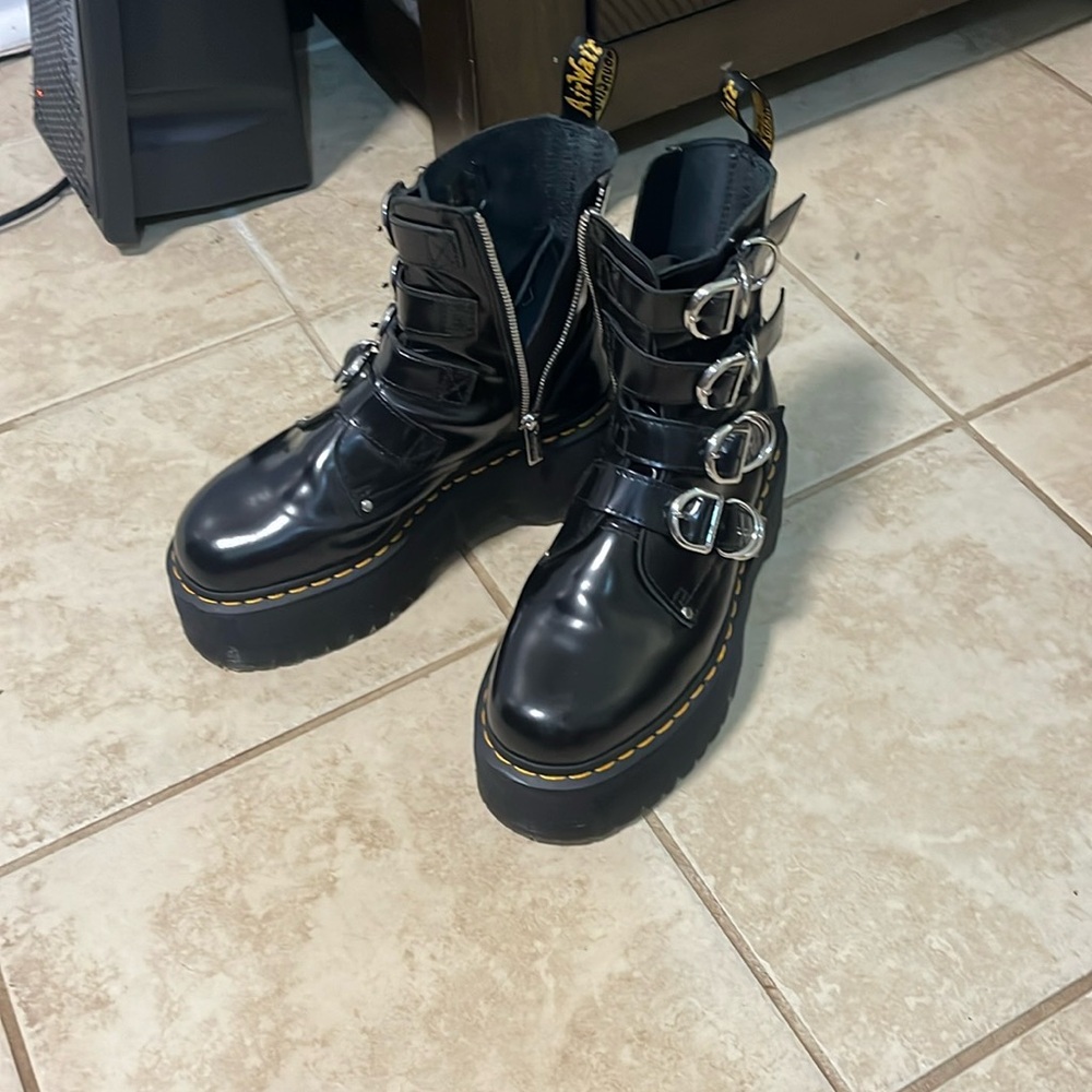 Black platform Dr.Martens boots